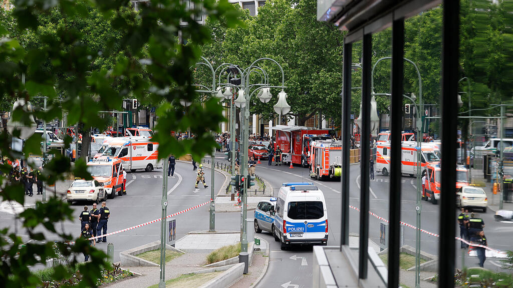 Berlin: Auto f\u00e4hrt in Menschenmenge II