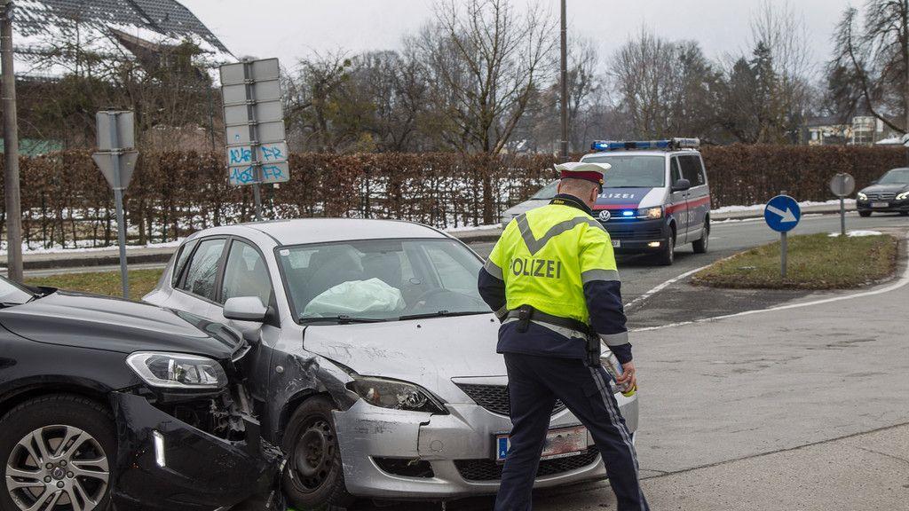 Unfall auf Kreuzung in Stadt Salzburg