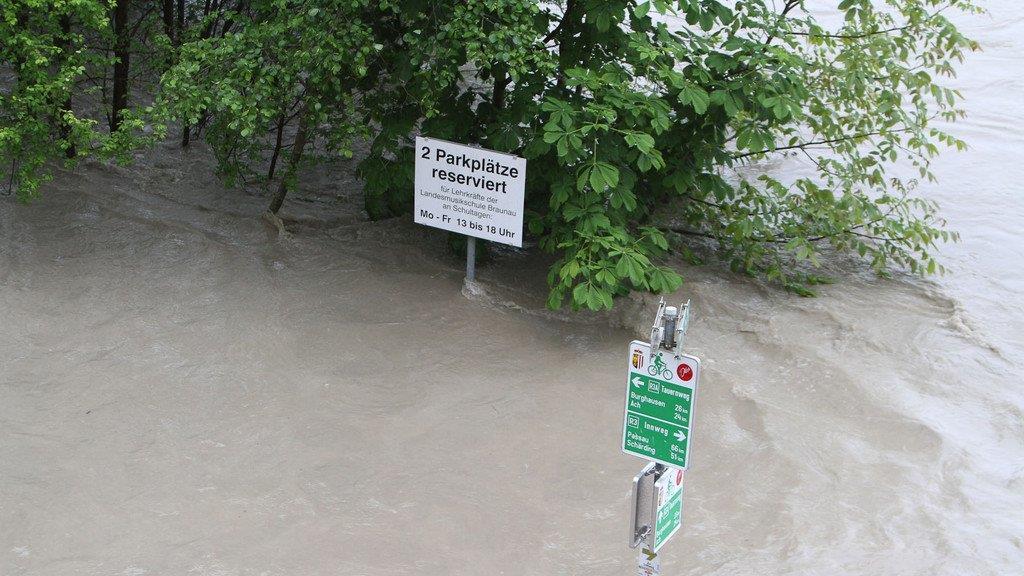 Hochwasser: Abtransporte im Kraftwerk Braunau