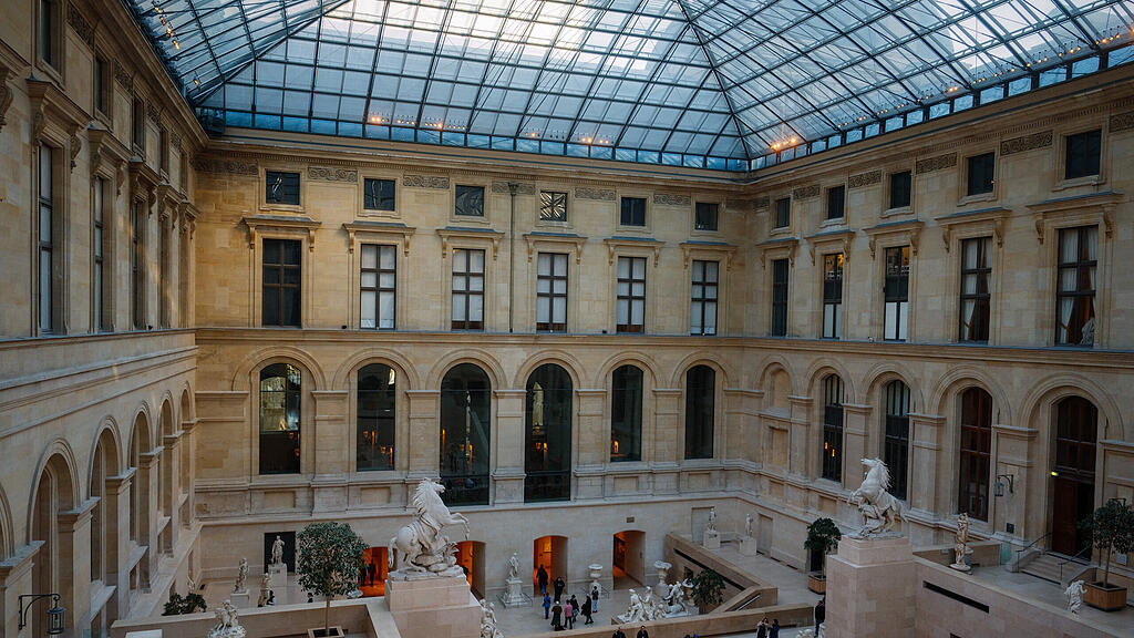 Raubüberfall in Louvre-Museum in Paris