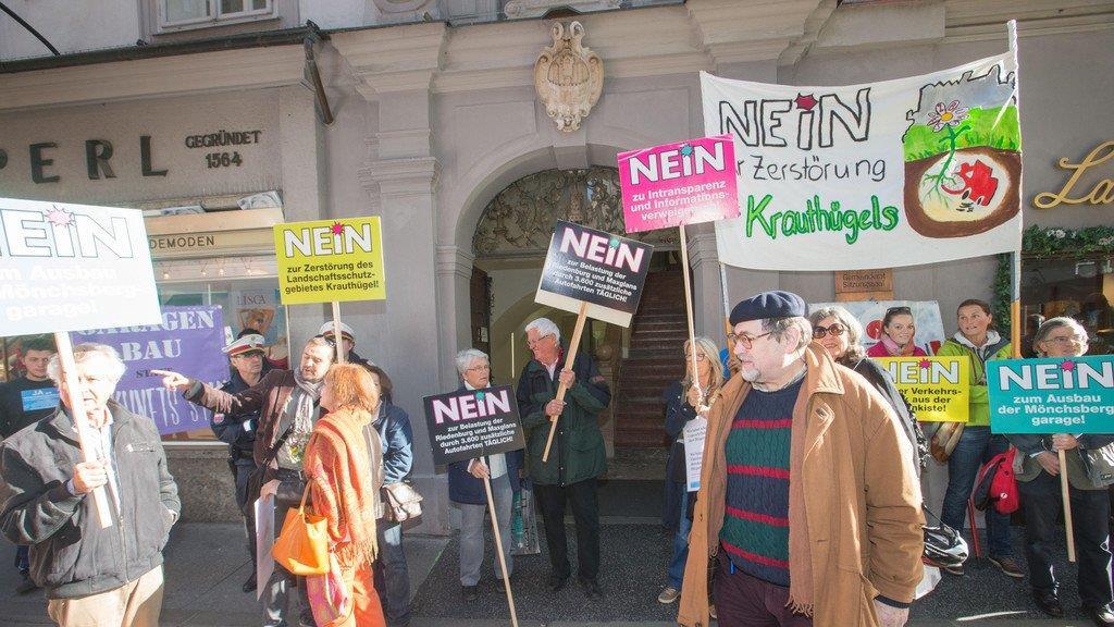 Demos vor dem Rathaus II