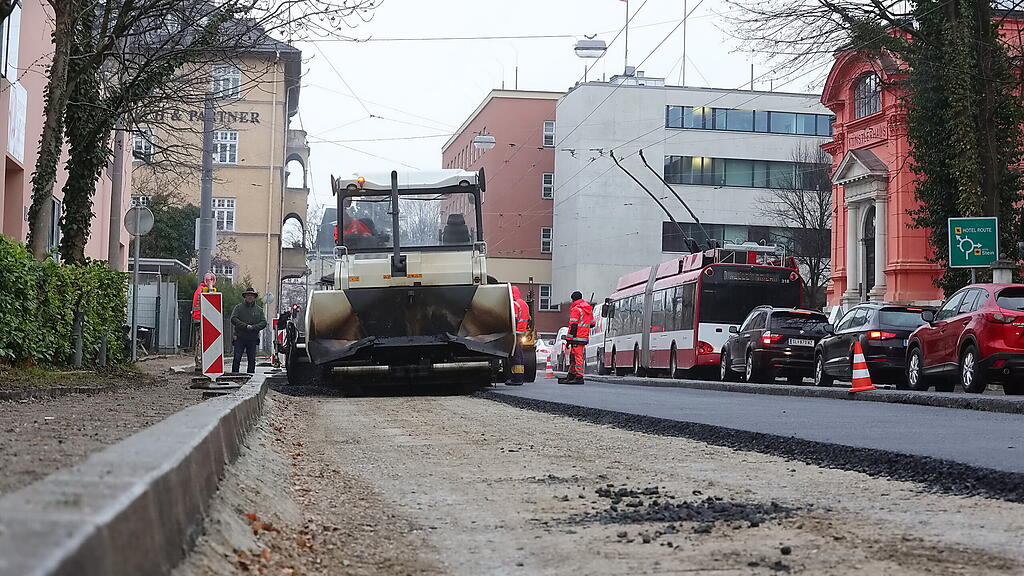 Asphaltierungen in der Hellbrunnerstraße