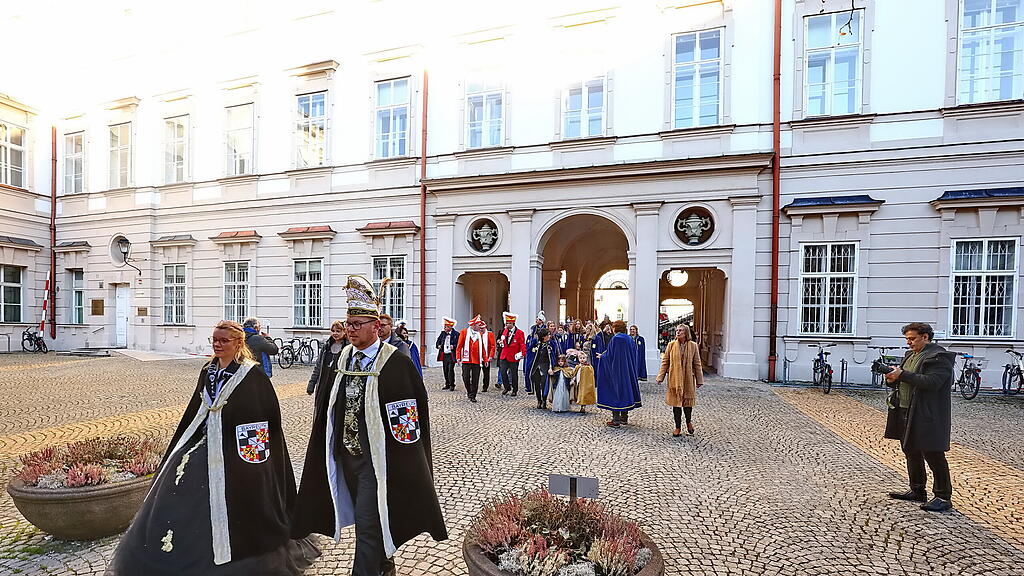 Salzburger Faschingsgilde "stürmt" Schloss Mirabell