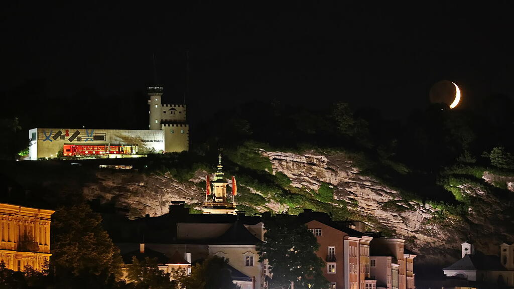 Mond über dem Salzburger Stadtfest