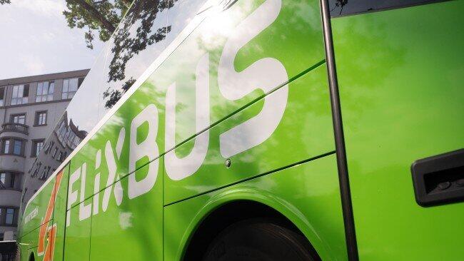 Auch Busse des Unternehmens Flixbus halten in der Salzburger Lastenstraße,