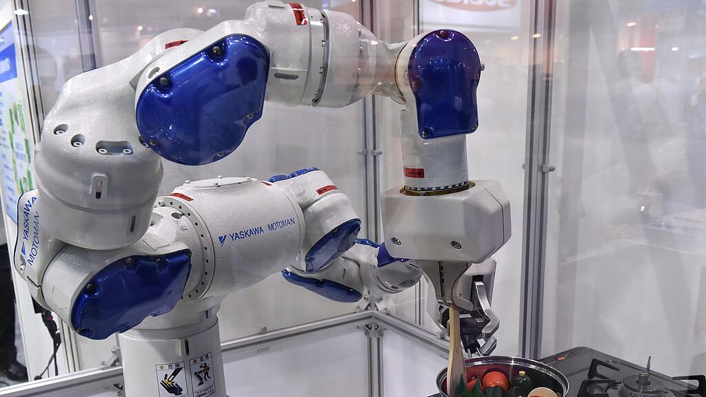 Dieser Kochroboter wurde 2015 in Japan präsentiert. (Archivbild)