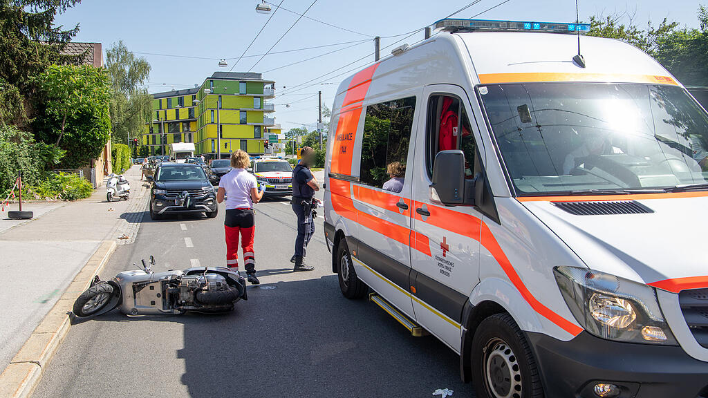 Moped contra Auto in Salzburg-Lehen