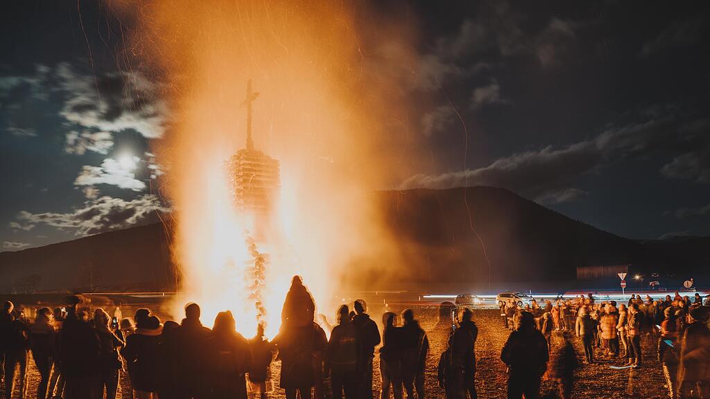Osterfeuer im Lungau