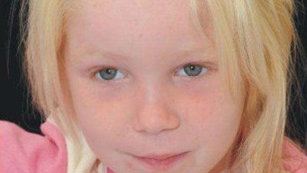 Kind ist derzeit in Obhut einer Kinderhilfsorganisation.