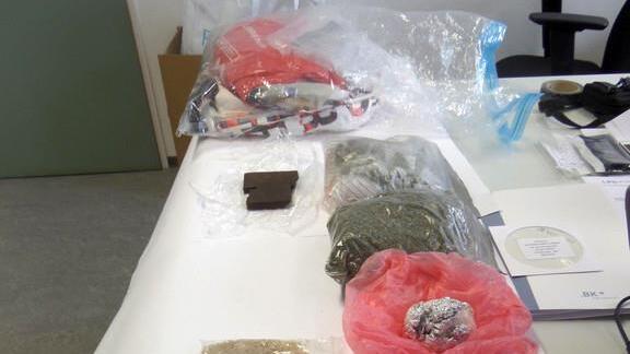 Polizei hebt Drogenring aus
