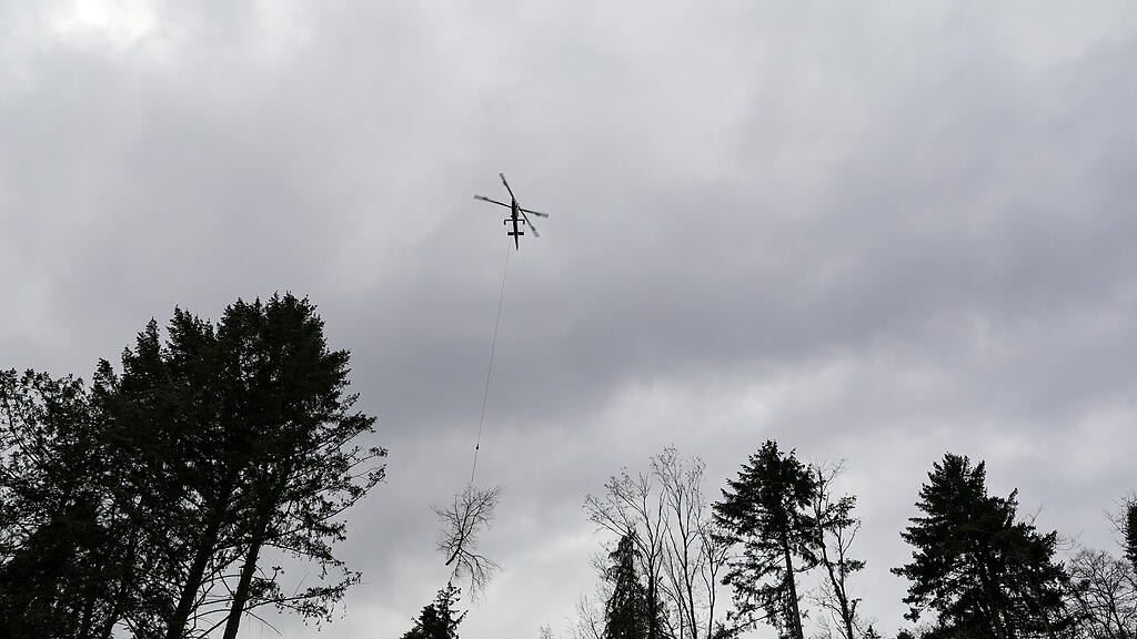 Baumfällungen per Hubschrauber am Kapuzinerberg