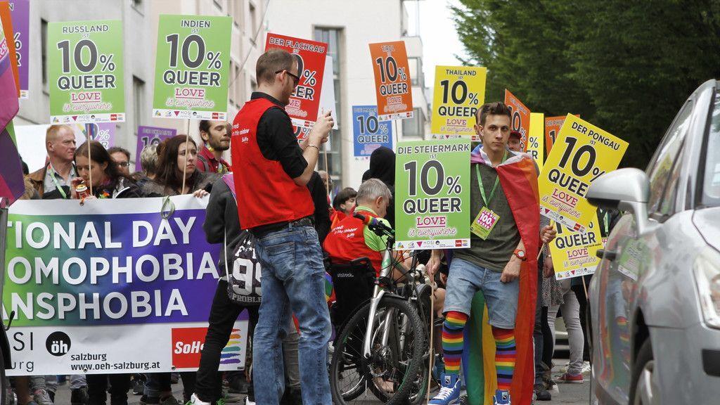 250 Personen bei Walk4IDAHOT in Salzburg