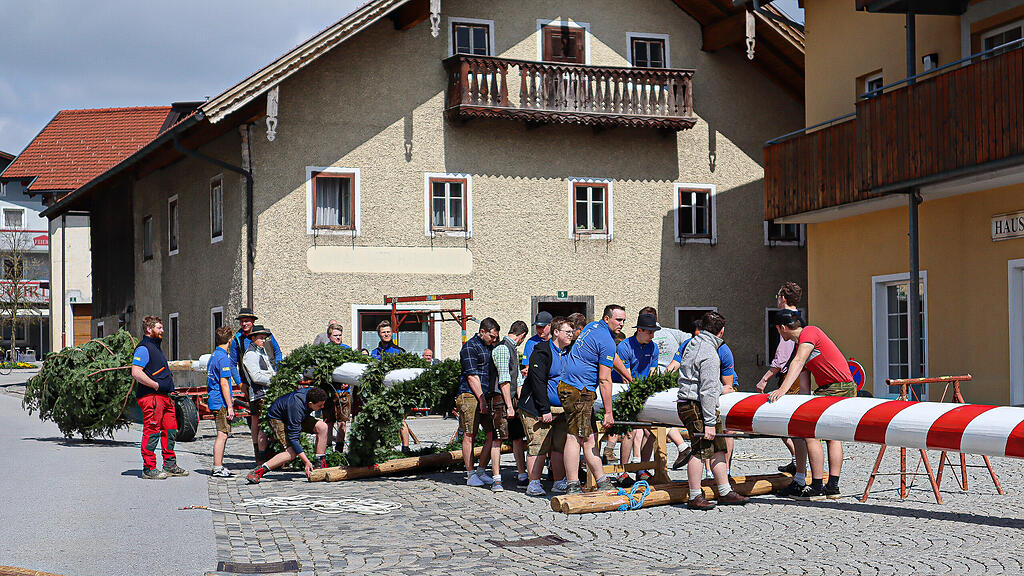 Maibaumaufstellen Berndorf