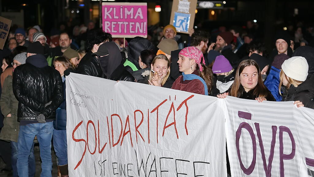kundgebung blau-schwarz hauptbahnhof