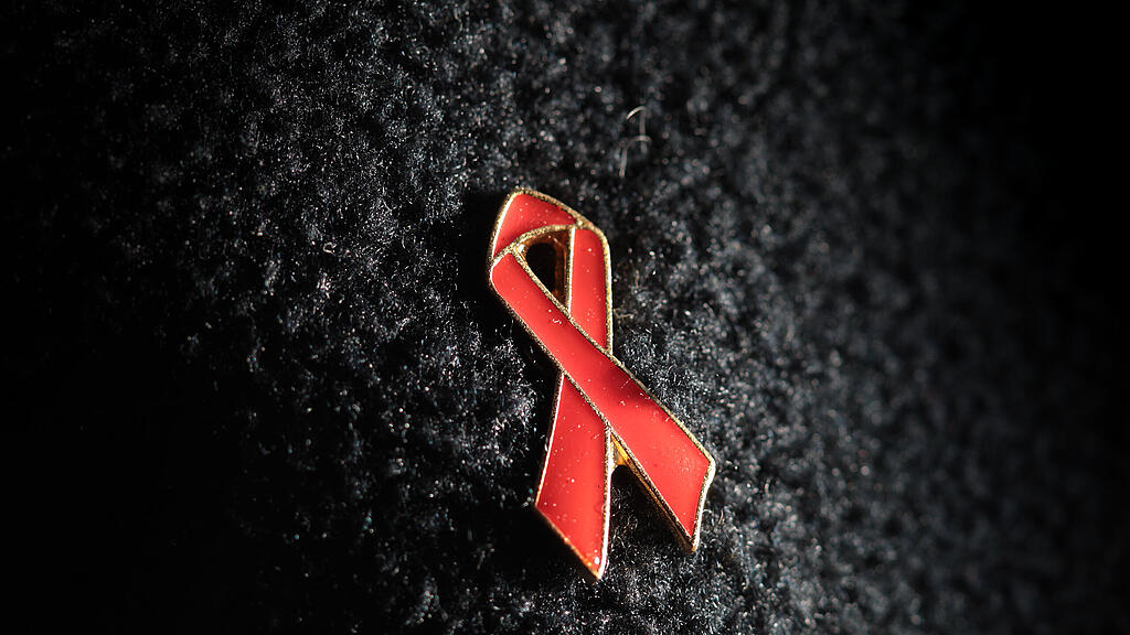symb_HIV symb_AIDS