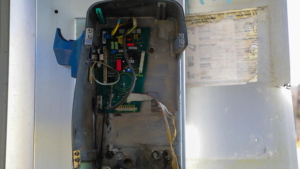 Telefonzelle Gneis