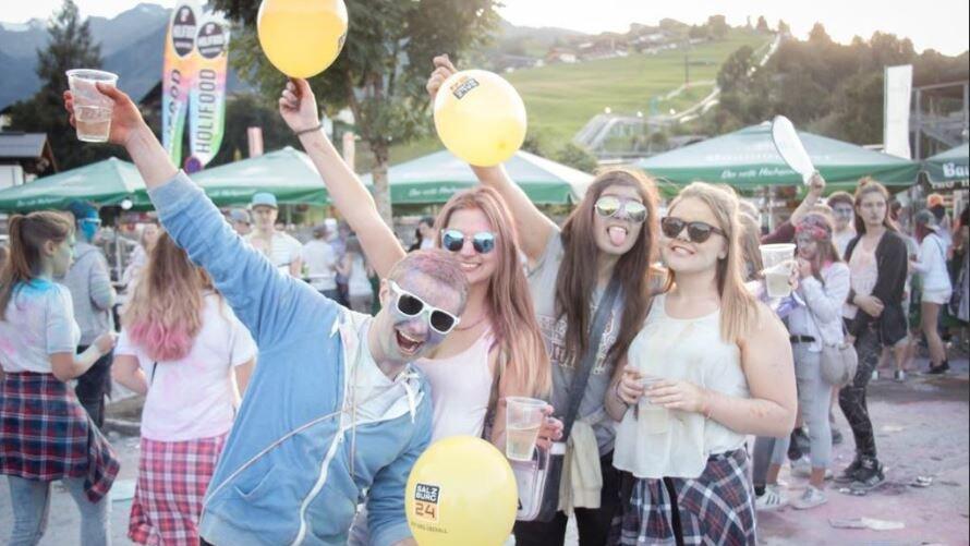 Zahlreichen Pinzgauer ließen sich das Tourfinale des HOLI Festivals nicht nehmen.