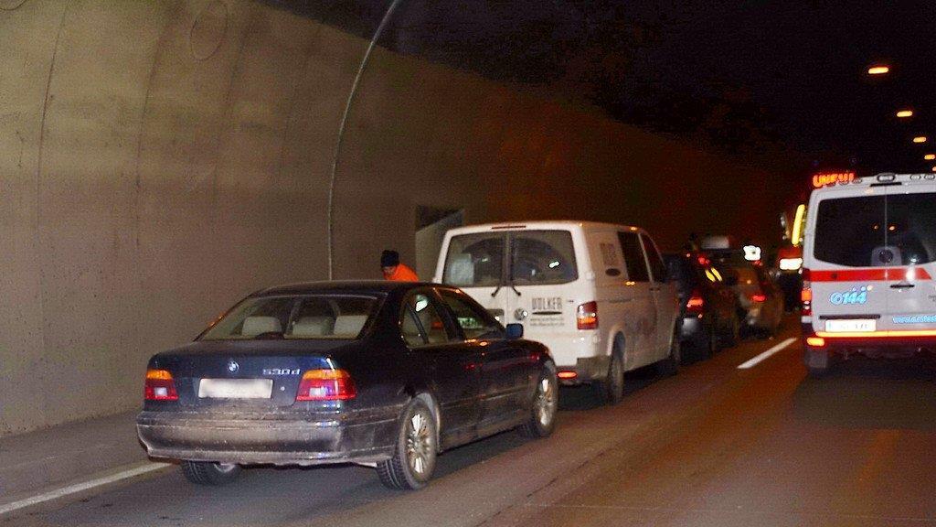 Massenkarambolage im Hieflertunnel
