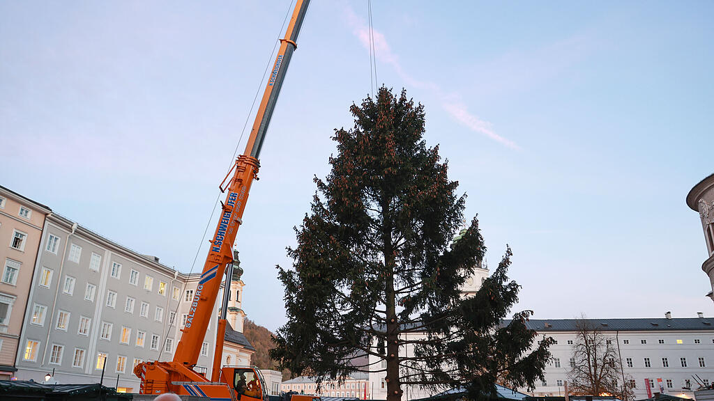 Weihnachtsbaum_Residenzplatz20221107014.jpg