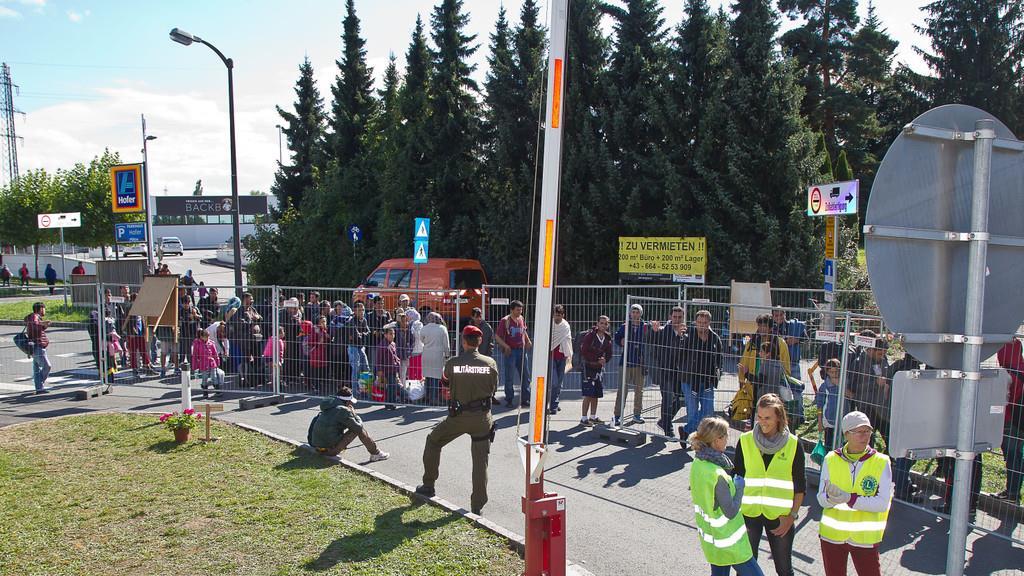 Flüchtlinge und Verkehrslage am Dienstag an der Grenze