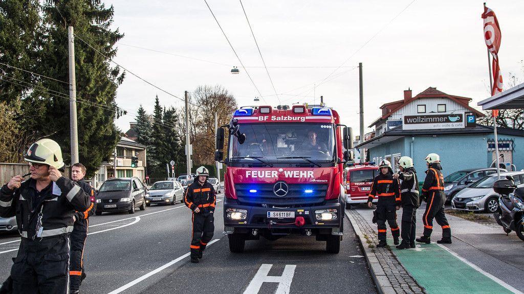 Lkw gegen Kleinbus auf der Münchner Bundesstraße