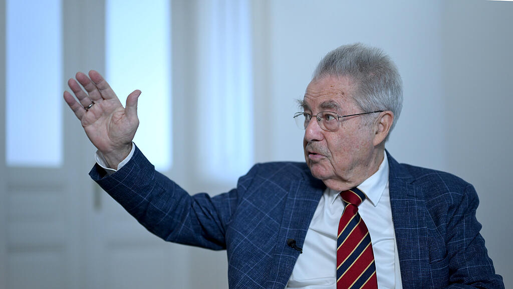 INTERVIEW: HEINZ FISCHER