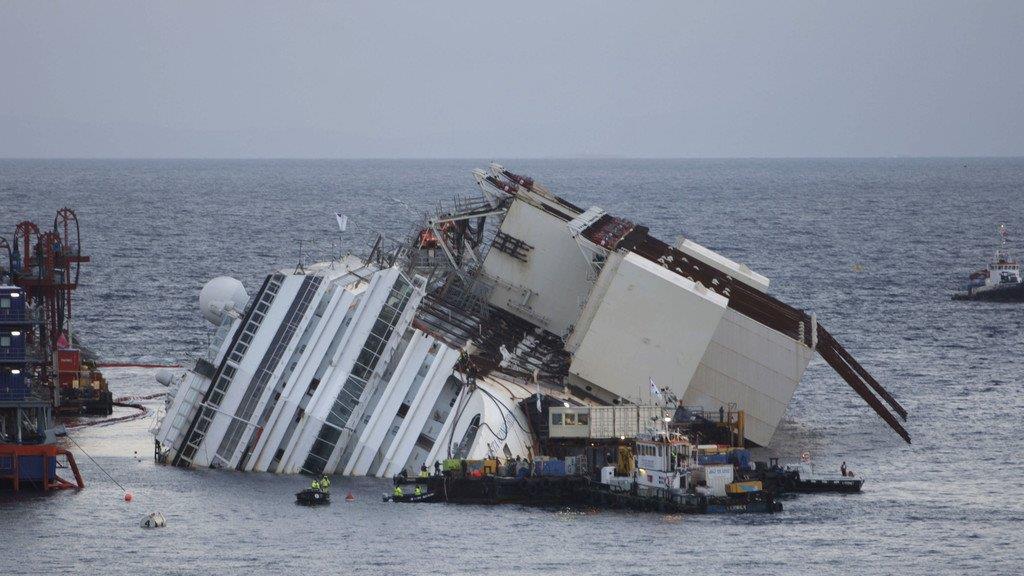 Wrack der Costa Concordia ist aufgerichtet