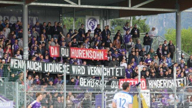 Die Fans von Austria Salzburg taten ihren Unmut gegen Dietrich Mateschitz durch Transparente kund.