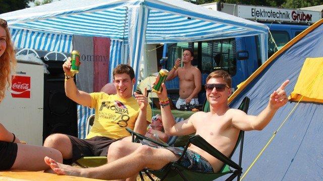Electric Love: Campingplatz-Impressionen