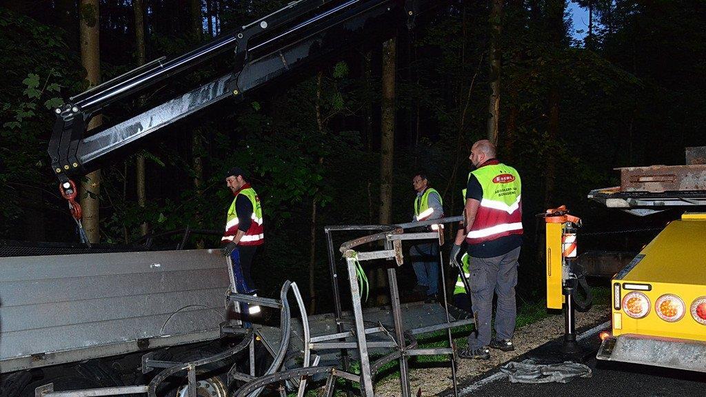 B20: Lkw kracht in Bäume II