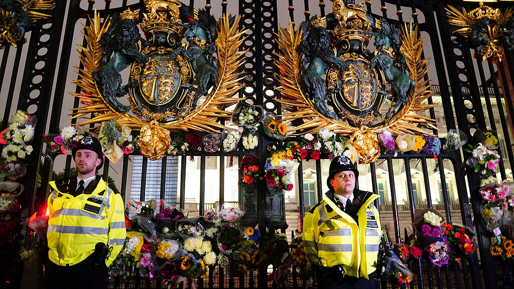 Queen Trauer Buckingham Palace
