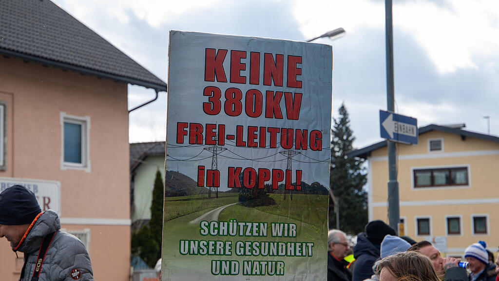 Demo 380-kV-Leitung Austria Trend Hotel
