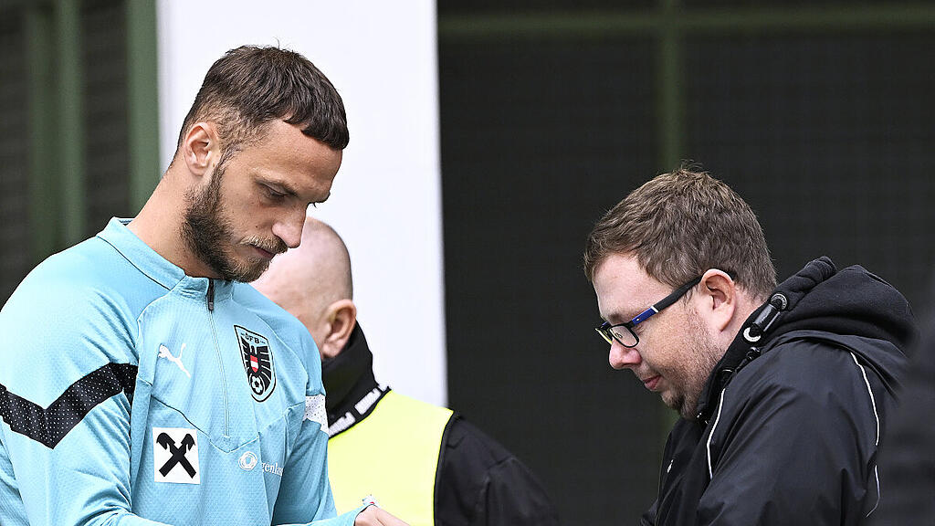 Marko Arnautovic mit einem Autogrammjäger