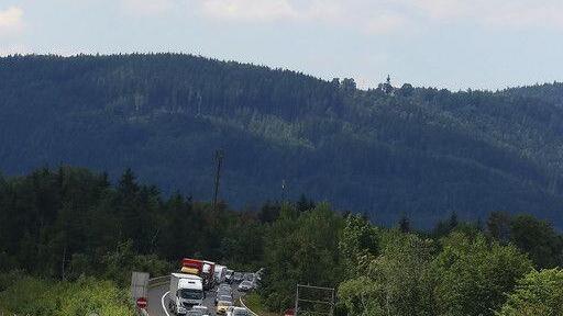Stau nach Auffahrunfall auf A10
