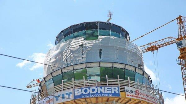 Tower wird verglast