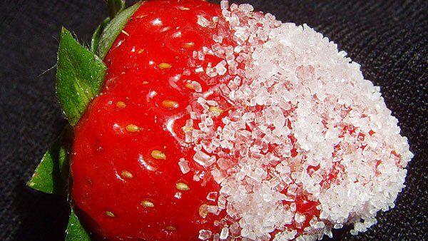 Dass er seine Erdbeeren auf Firmenkosten zuckerte, kam den Plachutta-Mitarbeiter teuer zu stehen