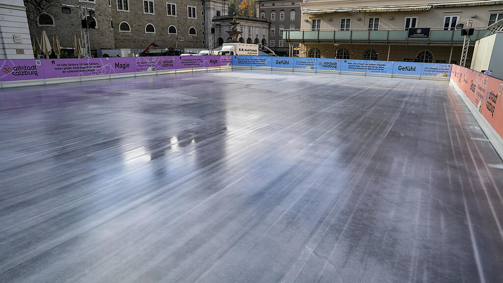 Aufbau Eiszauber am Mozartplatz
