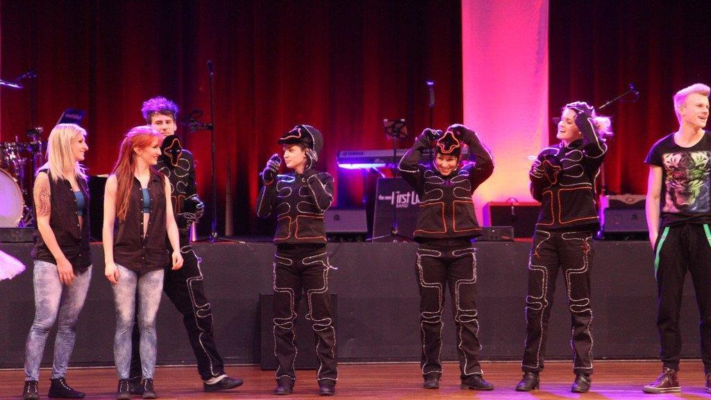 Rot-Kreuz-Ball2014 Teil III