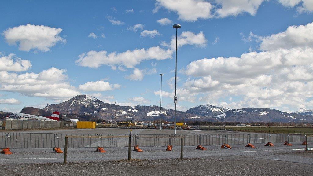 Flughafen sperrt 1.000 Parkplätze