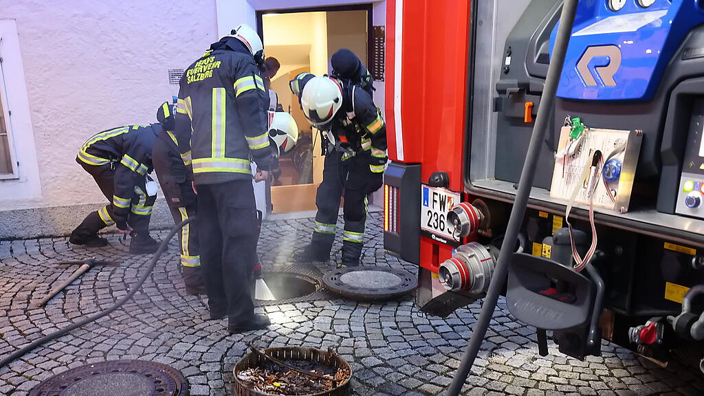Brand in Gully in Salzburger Altstadt, Pfeifergasse