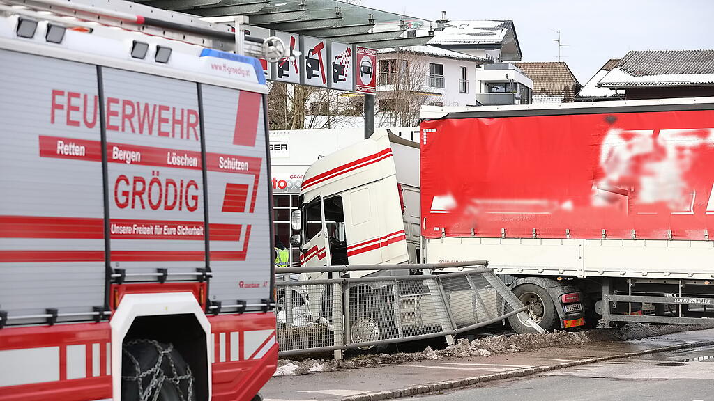Lkw-Unfall beim Almkanal in Grödig
