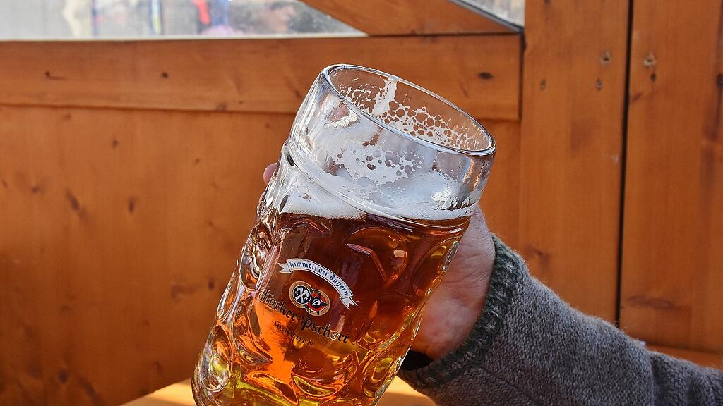 SB: Bier, Bierkrug, Maß, Humpen,
