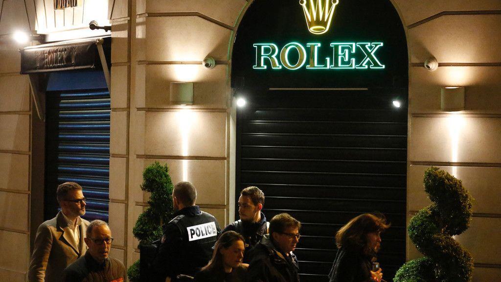 Vermeintlicher IS-Angriff in Paris: Polizist und Angreifer tot