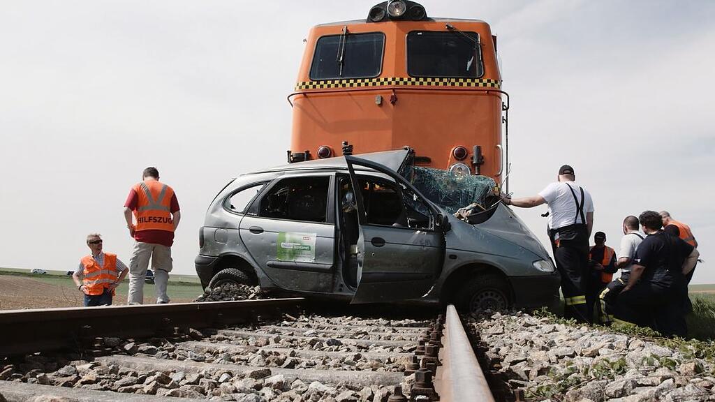 Die dramatischen Bilder des Crashtests sollen aufrütteln und das Problembewusstsein schärfen.