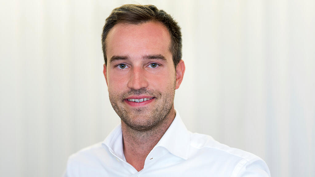portrait_stefanschnoell.JPG