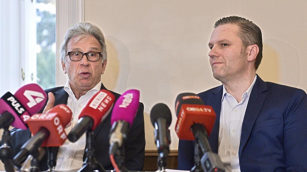 Die beiden Rechtsanwälte Farid Rifaat (links) und Manfred Arbacher-Stöger (rechts) bei einer Pressekonferenz am Dienstag.