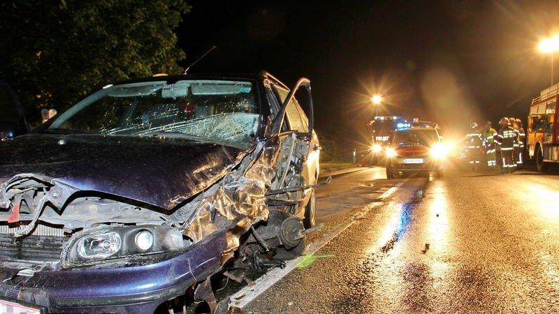 Crash auf B1 in Neumarkt