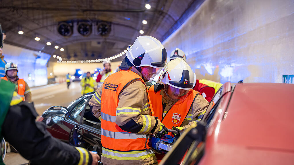 Große Einsatzübung im Lieferinger-Tunnel