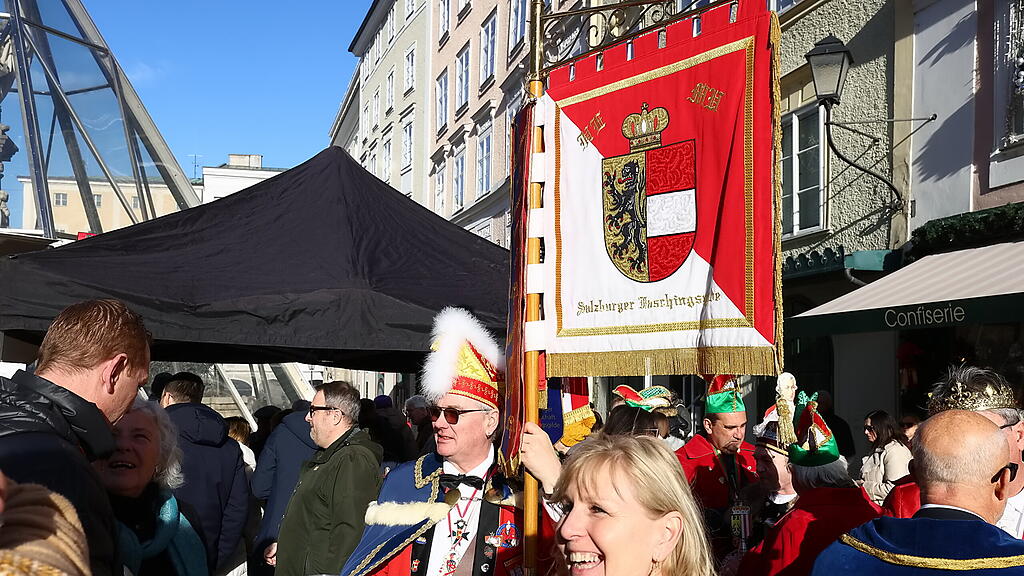 Salzburger Faschingsgilde "stürmt" Schloss Mirabell