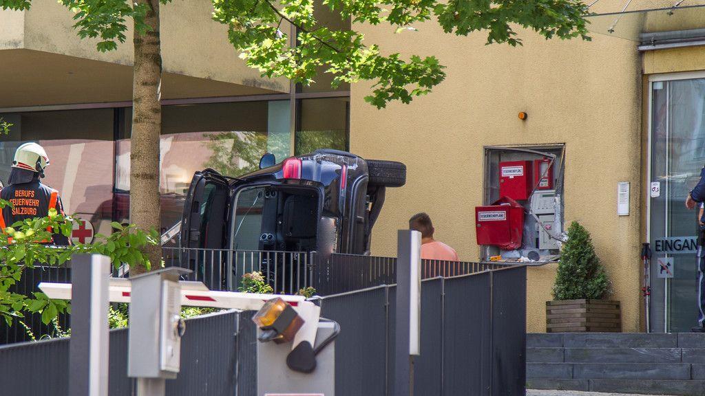 Pkw-Überschlag in Privatklinik